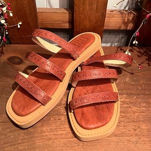 Frye NWT sandals, size 7, beautiful!